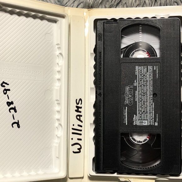 That Darn Cat! VHS Disney Video Tape Hayley Mills Vault Collection VTG Clamshell - Picture 3 of 3